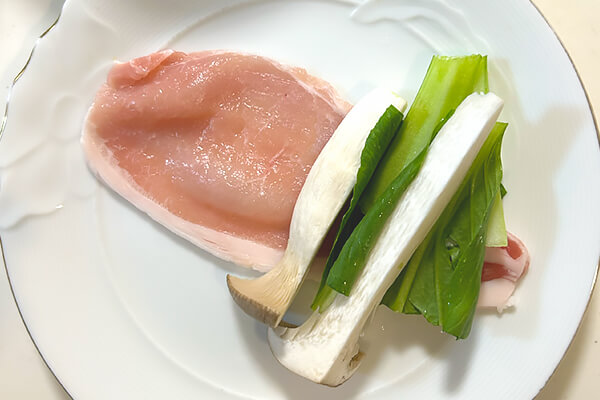 お好みの野菜を豚肉で巻く